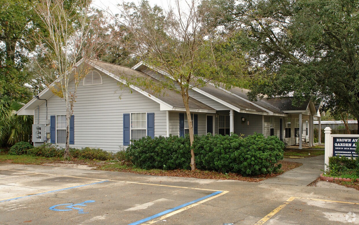 Building Photo - 1814-1816 Brown Ave