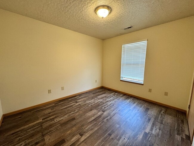 Building Photo - 2 Bedroom, 2 Bathroom Duplex