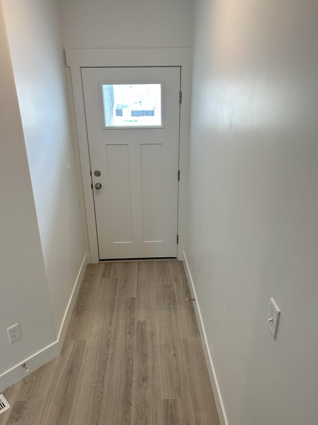 Building Photo - 5118 Lakefield Dr