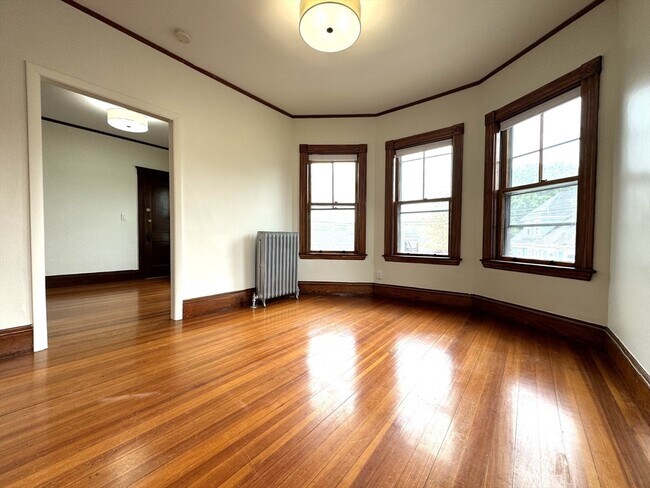 Building Photo - 30 Bigelow St
