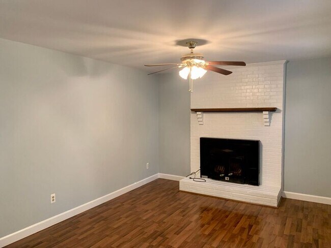 Building Photo - 12323 Deerhurst Dr