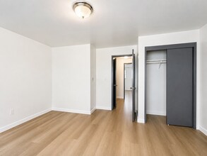 Building Photo - 703 Woodford Ave N