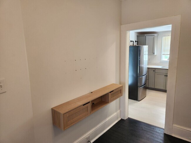 Building Photo - Charming Railroad-Style Townhouse Near Forsyth Park & Starland