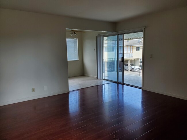Foto del edificio - 885 Burbank Dr
