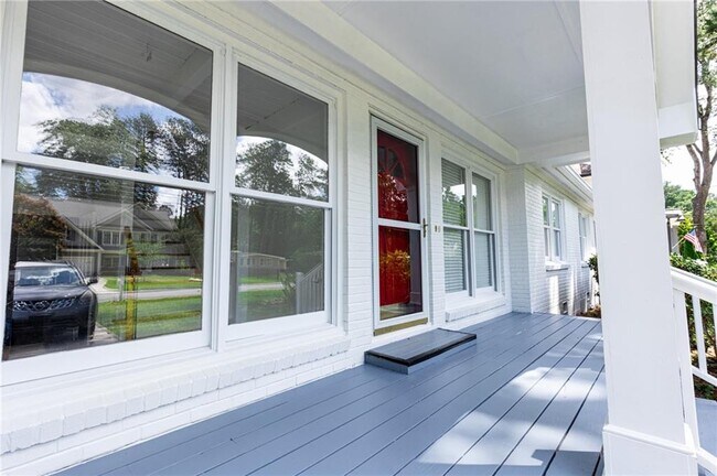 Foto del edificio - 2373 Ewing Dr NE