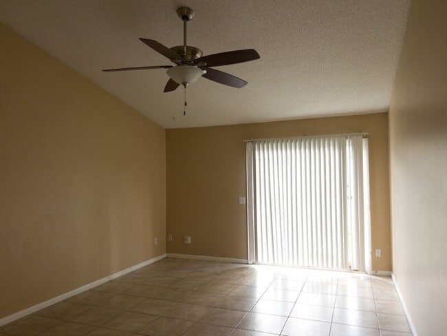 Foto del edificio - 22 Sandalwood Ct