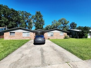 Building Photo - 6067 Longchamp Dr