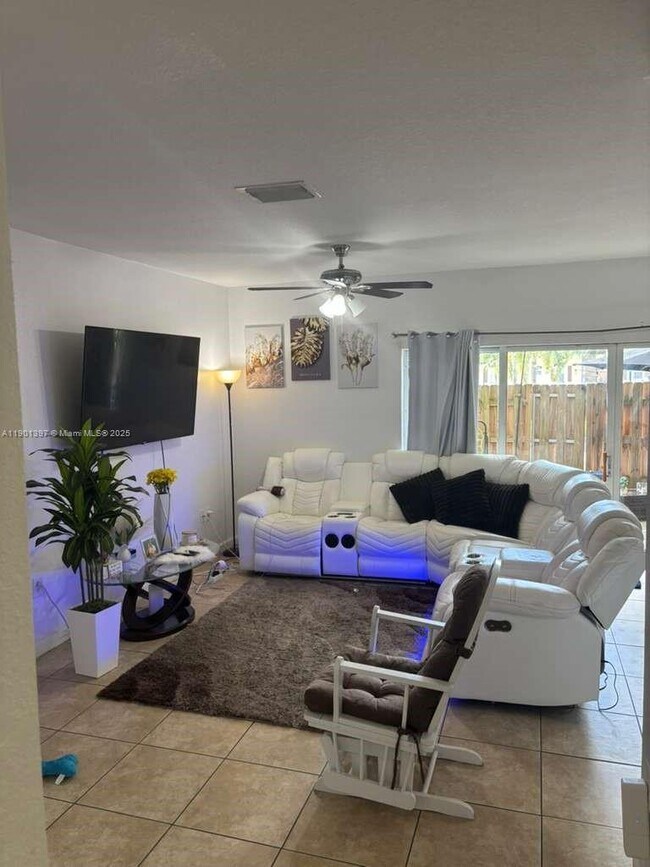 Foto del edificio - 1490 NE 33rd Rd