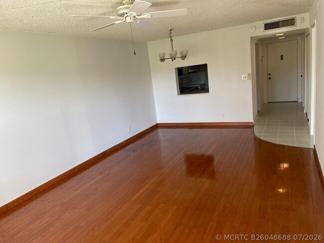 Foto del edificio - 2322 S Cypress Bend Dr