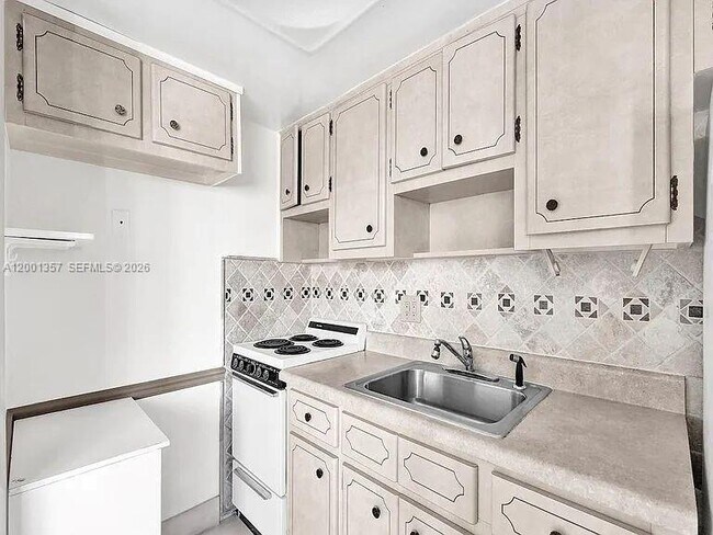 Foto del edificio - 2430 NE 135th St