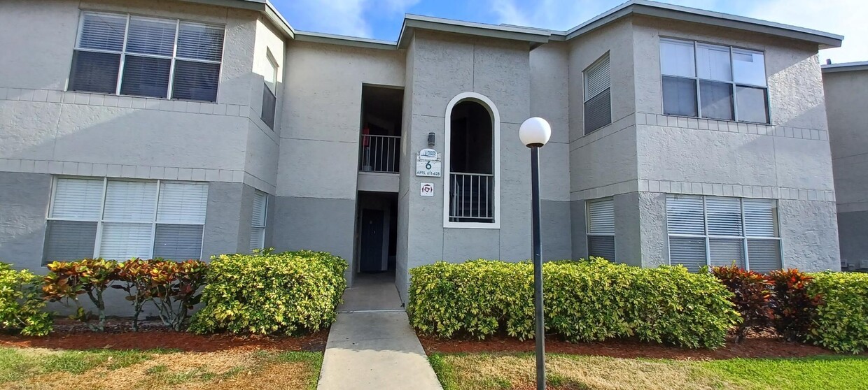 Foto principal - 1401 Village Blvd