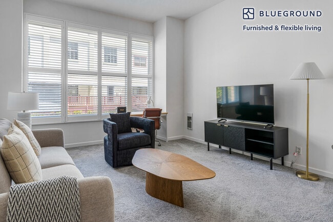 Building Photo - 220 Lombard St