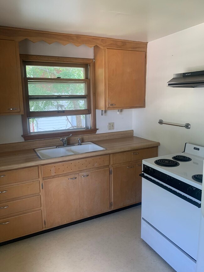 1319 Drake St, Madison, WI 53715 Apartments in Madison, WI