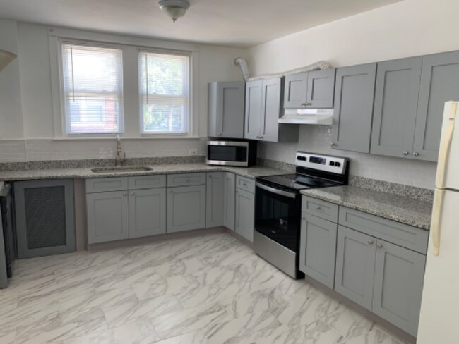 Foto del edificio - 305 W Godfrey Ave