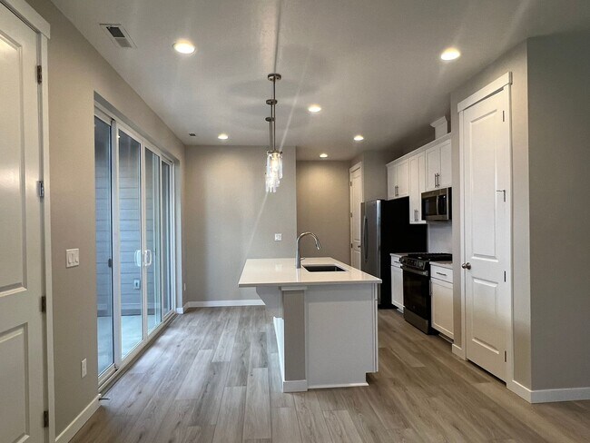 Foto del edificio - Brand new 3 bed 2.5 bath townhome in Stars...