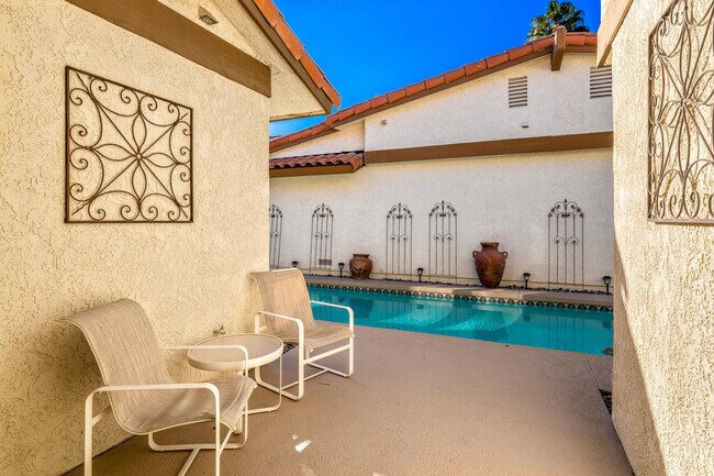Foto del edificio - 74996 Tahoe Cir