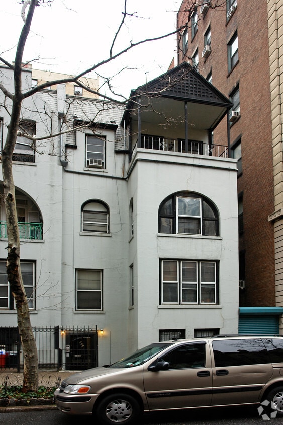 Primary Photo - 241 W 75th St