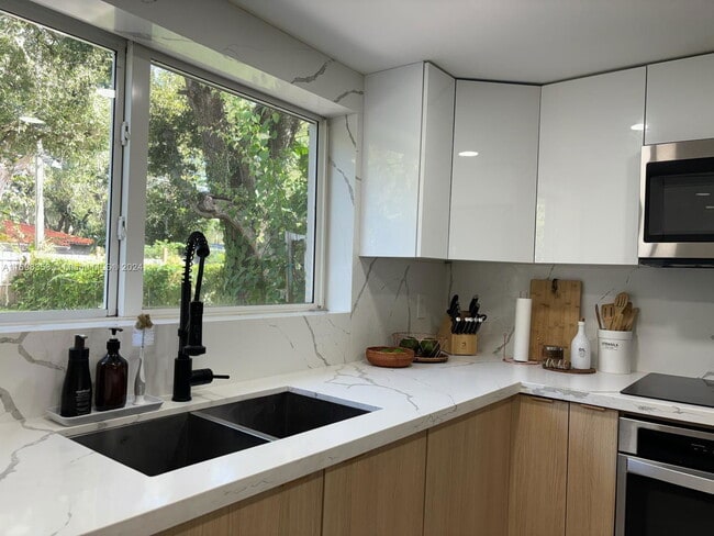 Photo - 365 NE 87th St House