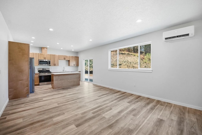 Building Photo - Stylish New Duplex with Scenic Surroundings