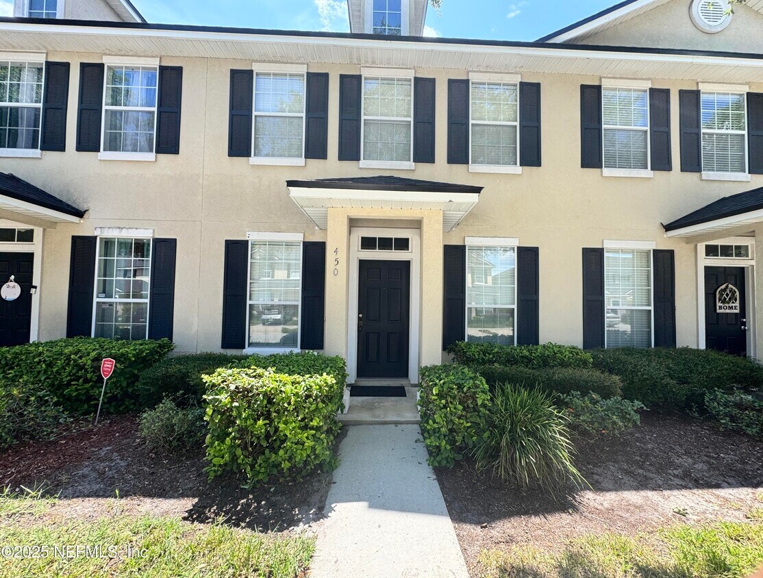 Foto principal - 450 Sherwood Oaks Dr
