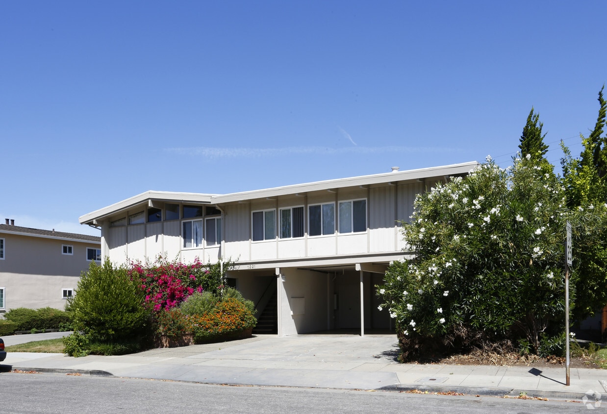 Building Photo - 1221 Parkington Ave