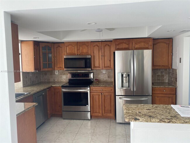 Building Photo - 800 Parkview Dr
