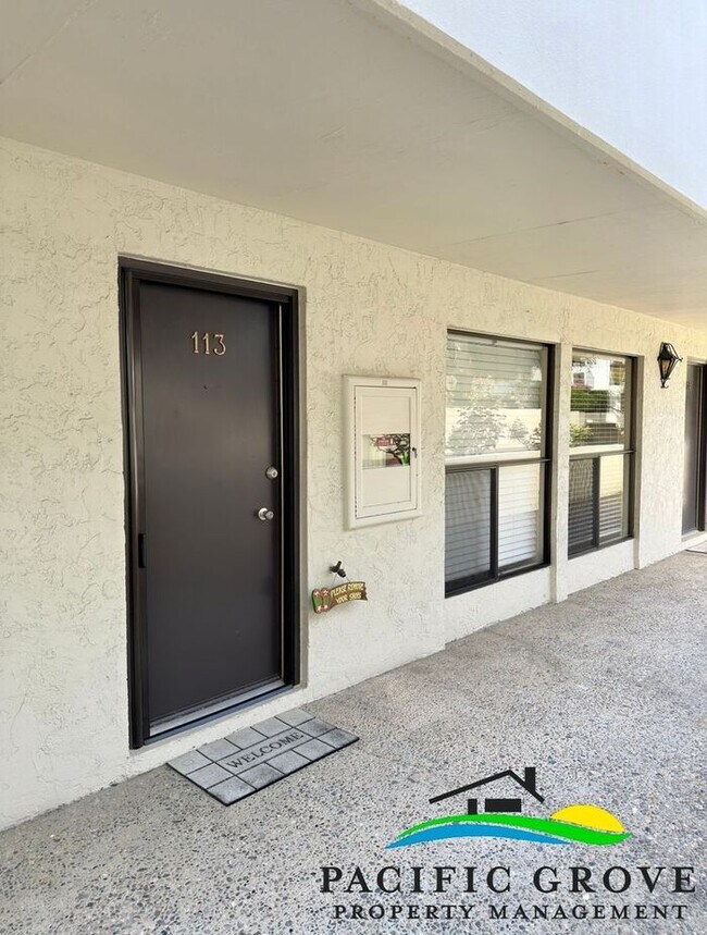 Building Photo - Remodeled 1 Bedroom in Monterey!