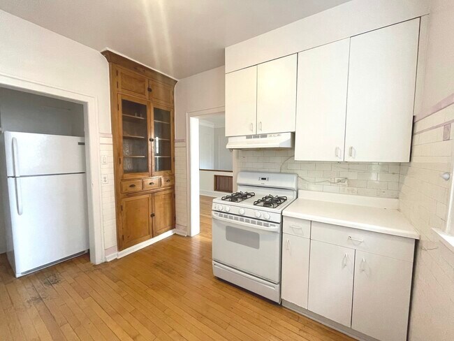 Building Photo - 4303 N Paulina St