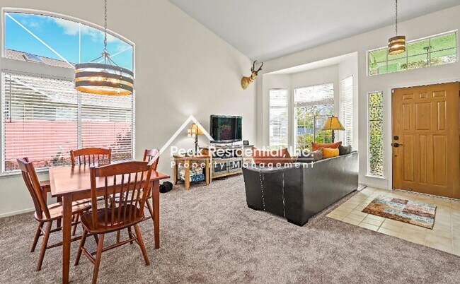 Foto del edificio - Wonderful 3bd/2ba Antelope Home with 2 Car...