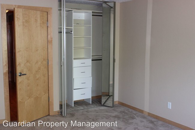 Building Photo - 311 Kenwood Pky