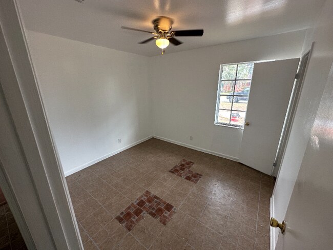 Building Photo - 2507 Woodland Way