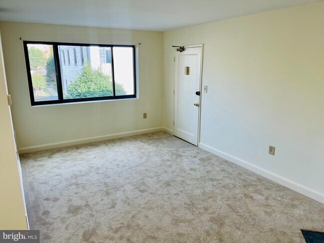 Foto del edificio - 3827 Davis Pl NW