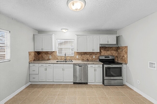 Foto del edificio - 1108 Georgina St