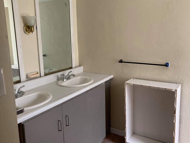 Bathroom - 212 W 4th St