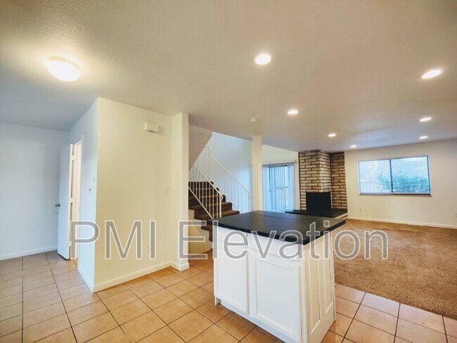 Building Photo - 2649 S Peoria St