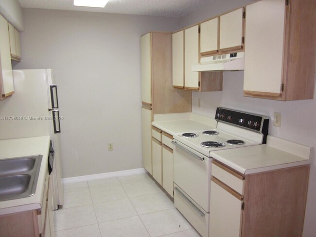 Building Photo - 15051 SW 103rd Ln