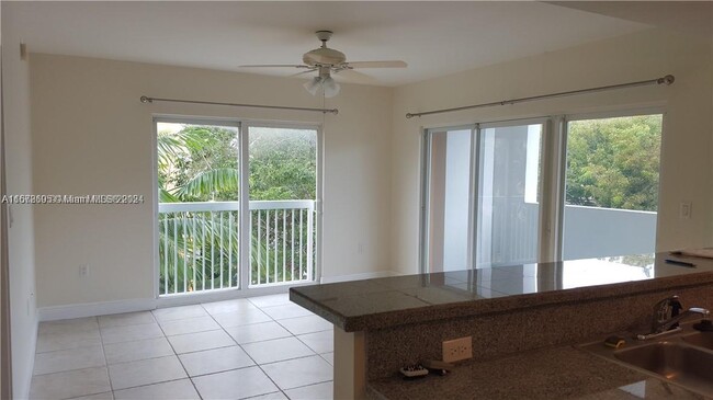 Foto del edificio - 2740 SW 28th Terrace