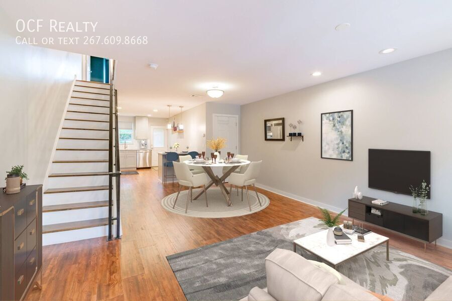 Primary Photo - Large Renovated Point Breeze Home with Fro...