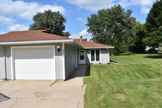 Building Photo - 443 Bonnie Rd
