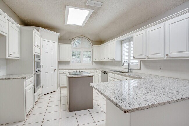Foto del edificio - 8204 Dover Ave