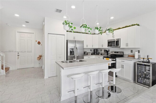 Foto del edificio - 10945 West 33rd Ct