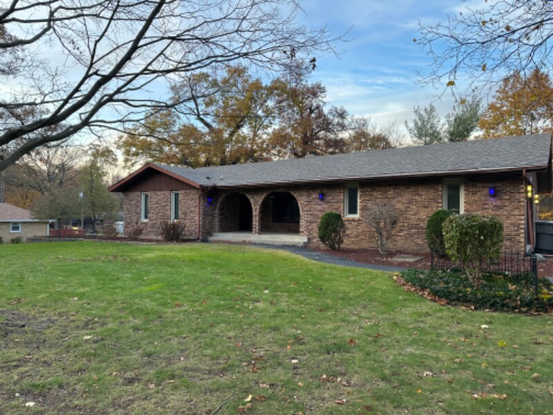 Primary Photo - 1726 Shorewood Dr