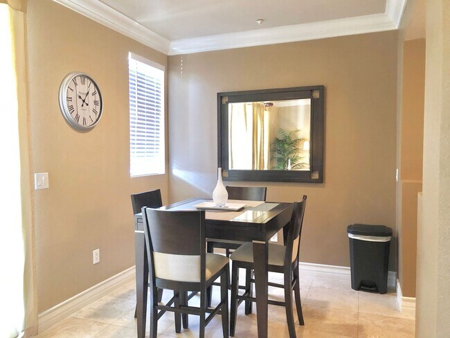 Foto del edificio - Meridian Luxury Condo. 1 Bd 1 Ba, Utilities & Cable Services NOT included in advertised rental rate!