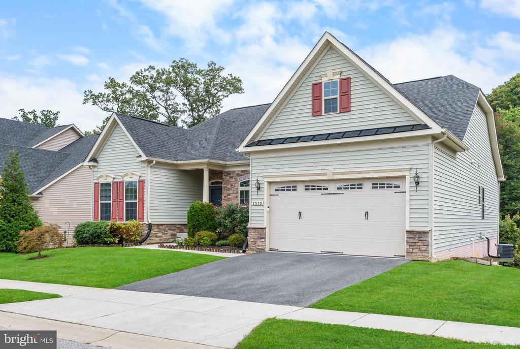 Foto principal - 7570 Arundel Woods Dr