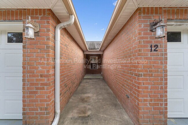 Foto del edificio - 12 Roserita Pl