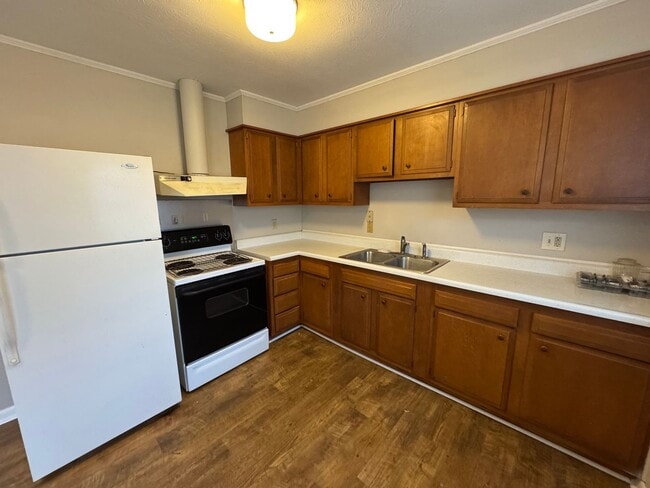 Building Photo - 937/939 E 6TH Ave