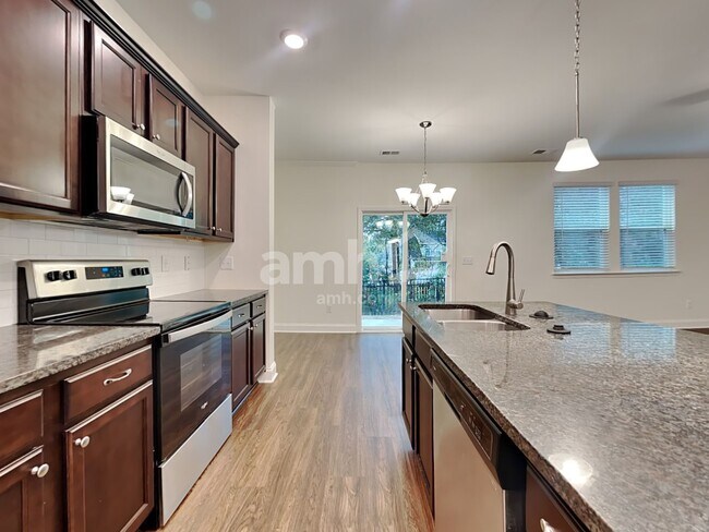 Foto del edificio - 121 Sweet Gum Dr