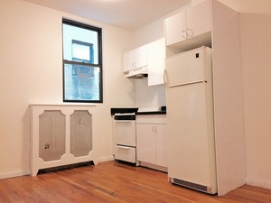 Primary Photo - 159 E 72nd St