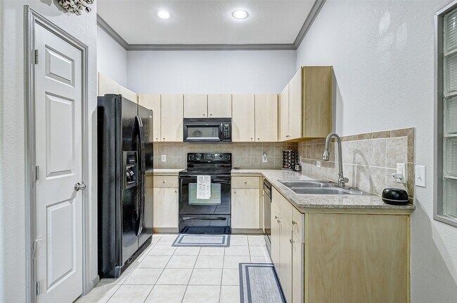 Building Photo - 1441 East Street Unit 108