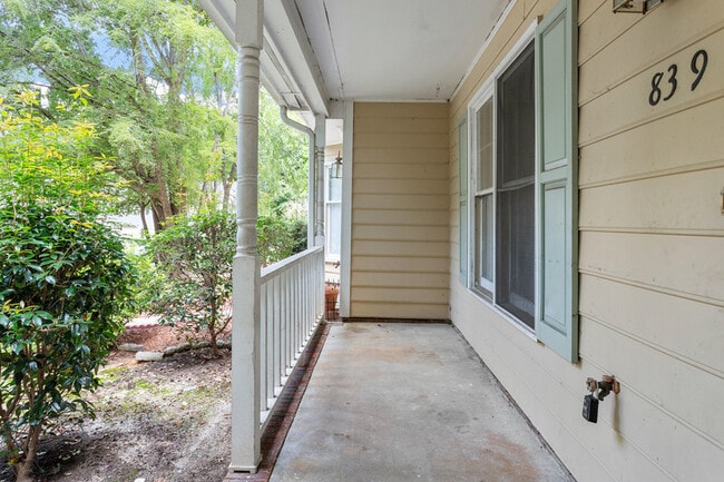 Building Photo - 839 Dalewood Dr